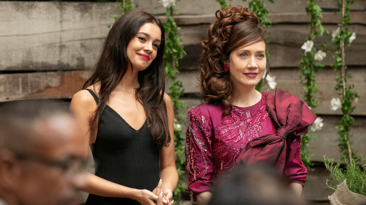 Eliana (Sophie Charlotte) e Dona Patroa (Camila Morgado) em 'Renascer'