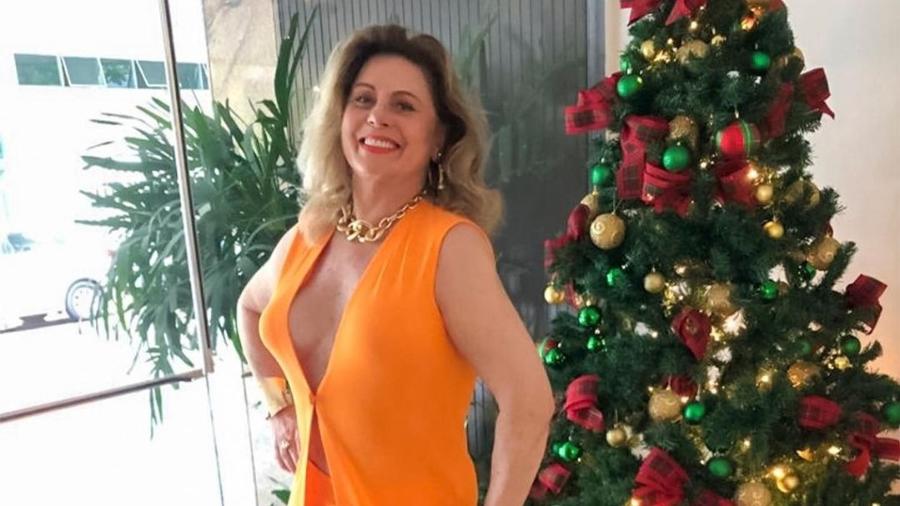 Vera Fischer escolheu um decotão laranja para a ceia de Natal - Reprodução/Instagram