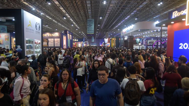 Movimento de visitantes durante o terceiro dia da Bienal do Livro, na zona oeste do Rio de Janeiro Movimento de visitantes durante o terceiro dia da Bienal do Livro, na zona oeste do Rio de Janeiro