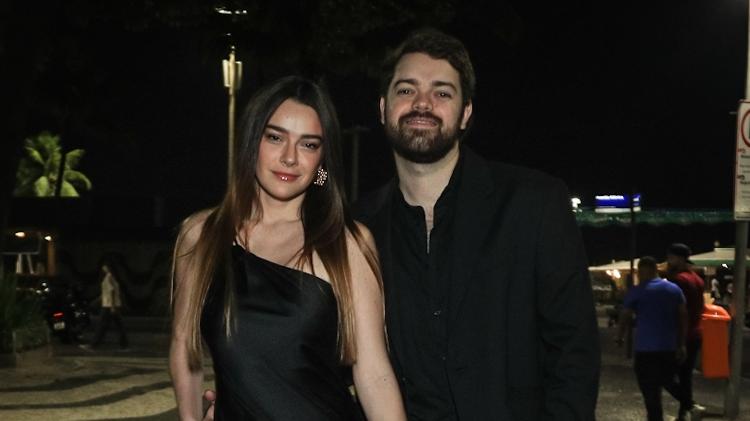 Mariana Molina e Ângelo Wolf no casamento de GIovanna Lancellotti