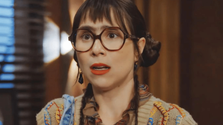 Lupita (Daphne Bozaski) em 'Família É Tudo': trama reedita a clássica 'Betty, a Feia'