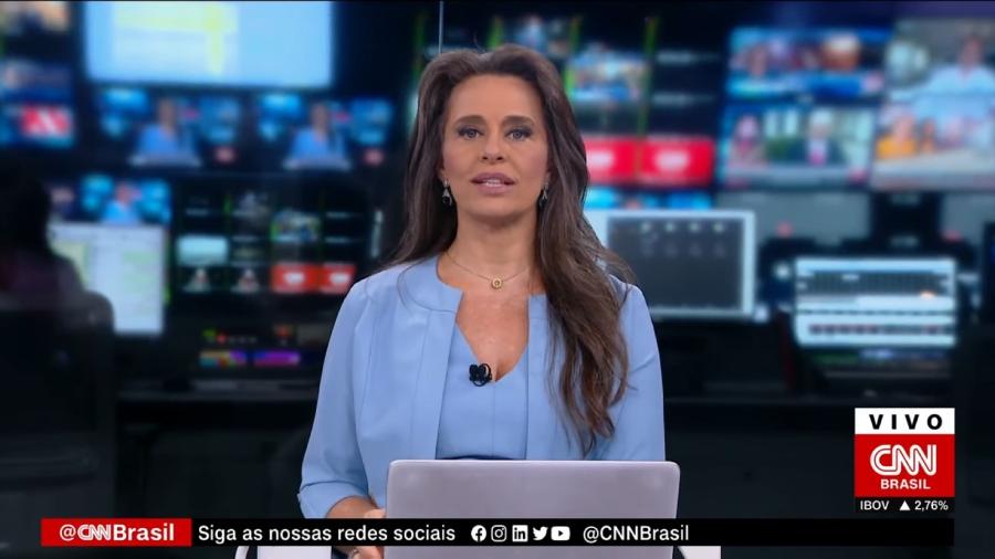 Carla Vilhena durante apresentação do "Expresso CNN"