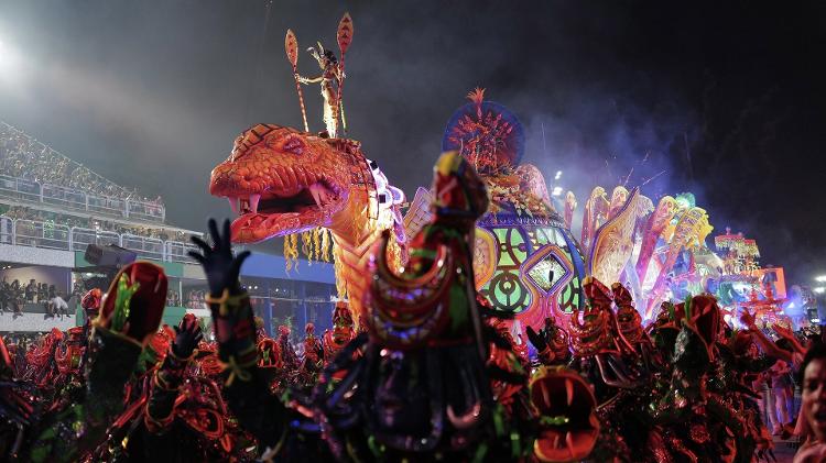 13.fev.2024 - Desfile da Viradouro na segunda noite de carnaval no sambódromo da Marquês de Sapucaí