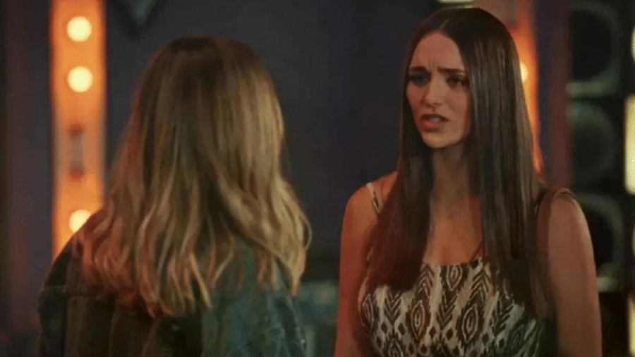 Electra (Juliana Paiva) e Jéssica (Rafa Kalimann) em 'Família É Tudo'