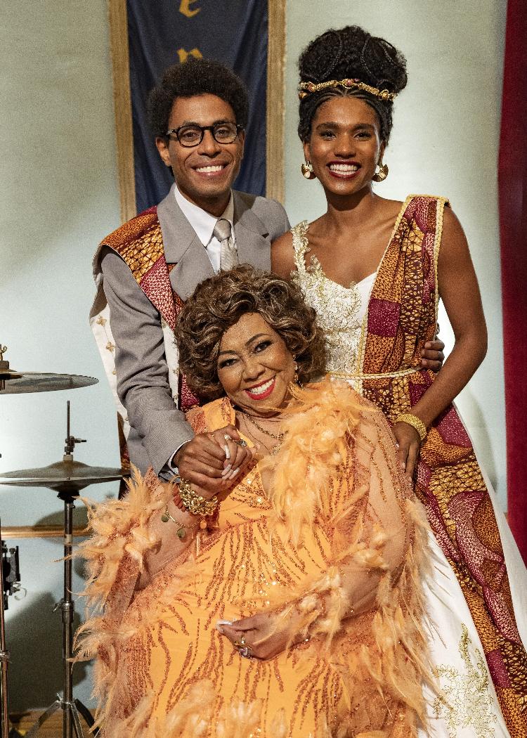 Ulisses (Ícaro Silva), Glorinha (Mariana Sena) e Alcione em 'Garota do Momento' Ulisses (Ícaro Silva), Glorinha (Mariana Sena) e Alcione em 'Garota do Momento'