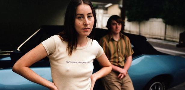 Alana Haim e Cooper Goffman em "Licorice Pizza", filme de Paul Thomas Anderson