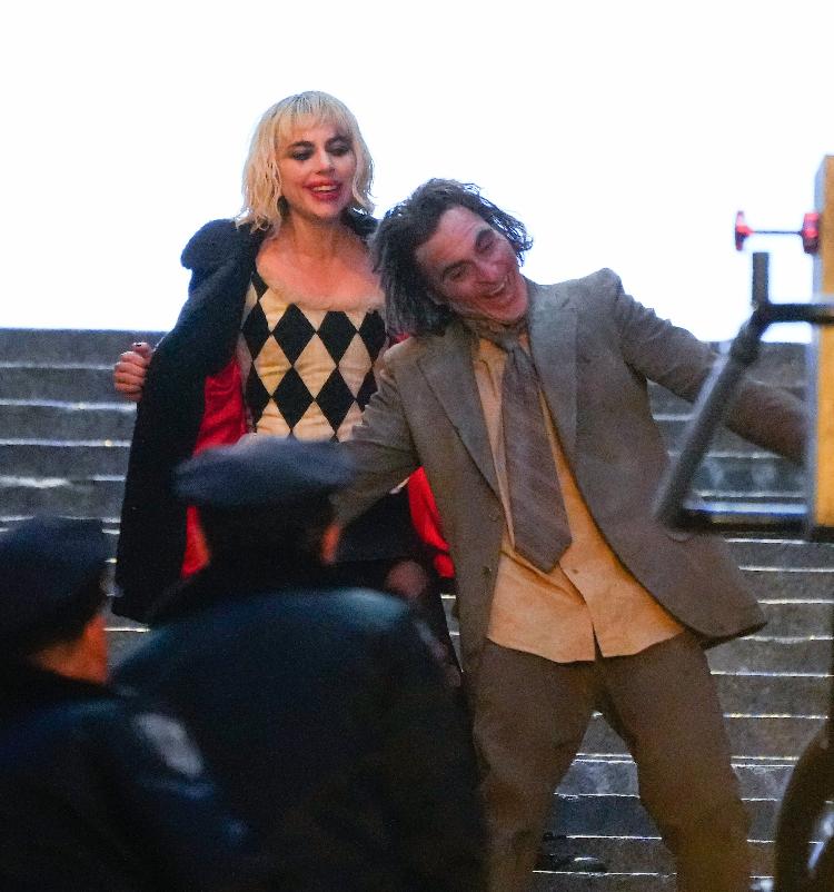 Lady Gaga e Joaquin Phoenix no set de "Joker: Folie a Deux"