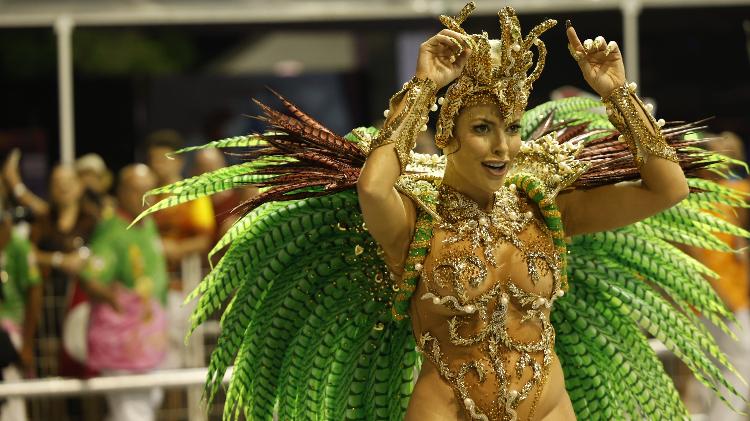 Desfile da Barroca Zona Sul na primeira noite de carnaval no sambódromo do Anhembi