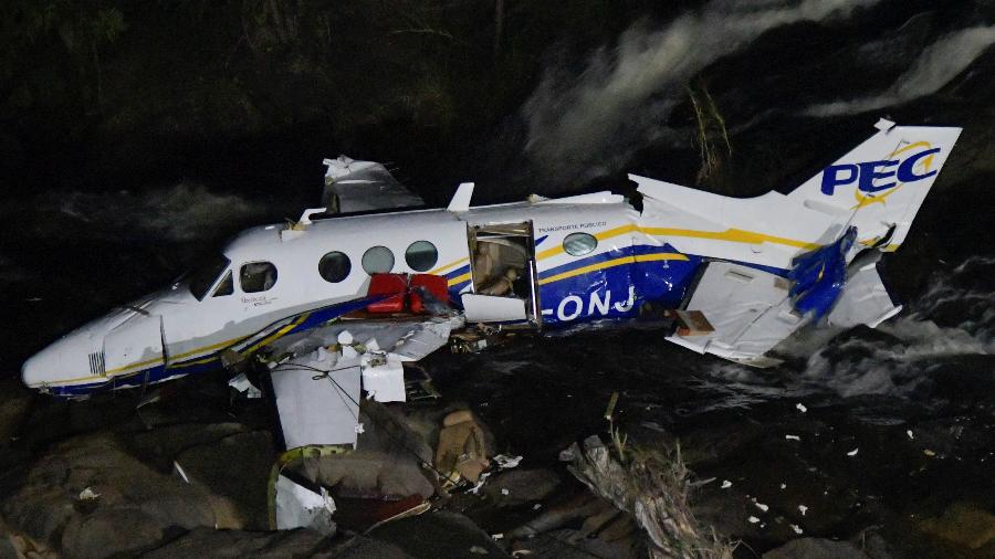 Destroços da aeronave que levava a cantora Marília Mendonça - Washington Alves/Reuters