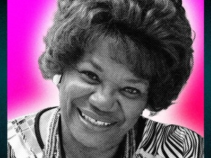 A atriz Neusa Borges narra o sexto episódio do podcast 'Existe Amor' - Arte UOL sobre reprodução TV Globo - Arte UOL sobre reprodução TV Globo