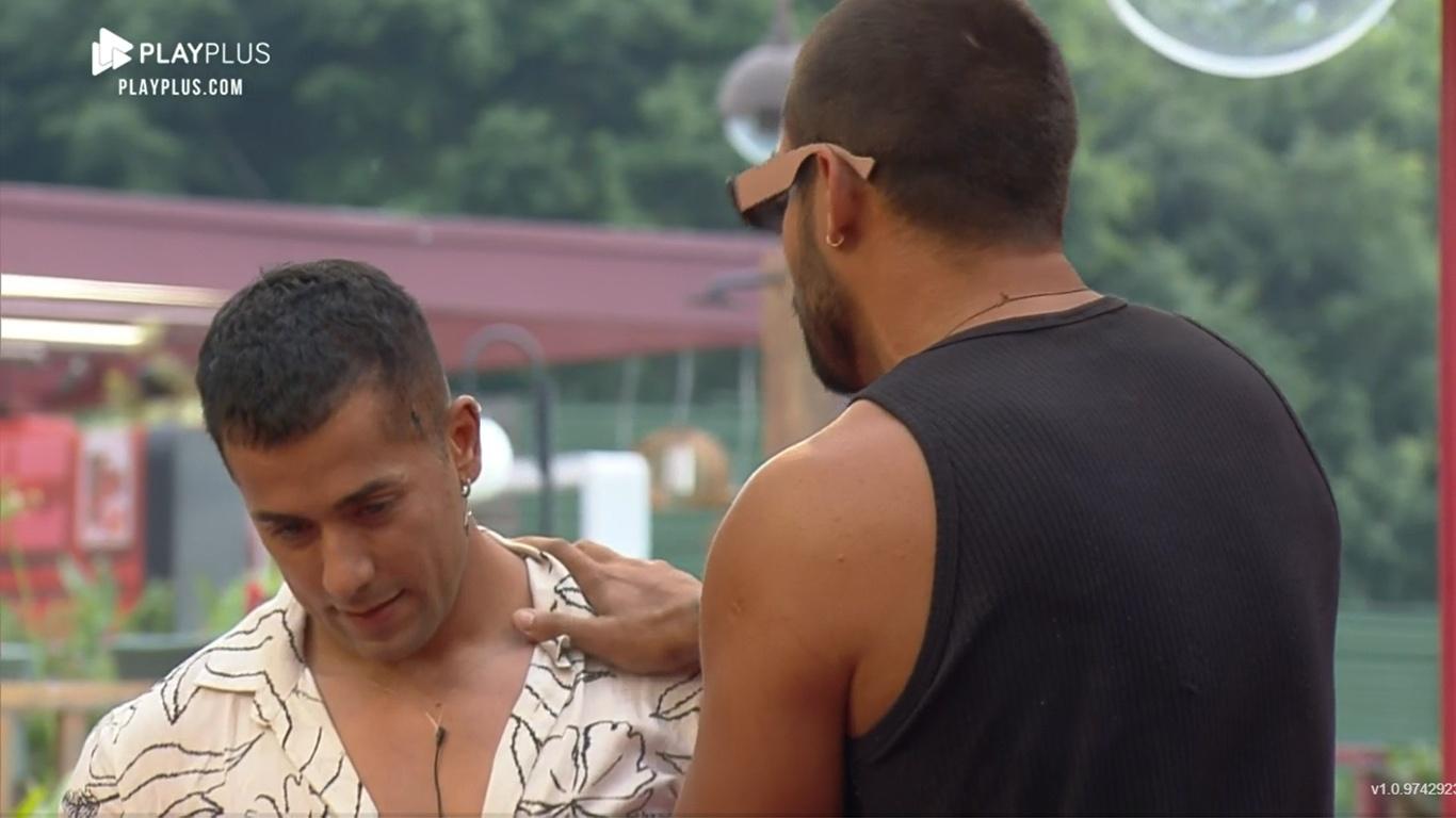 A Fazenda 2021: Bil e Tiago durante atividade - Reprodução/Playplus