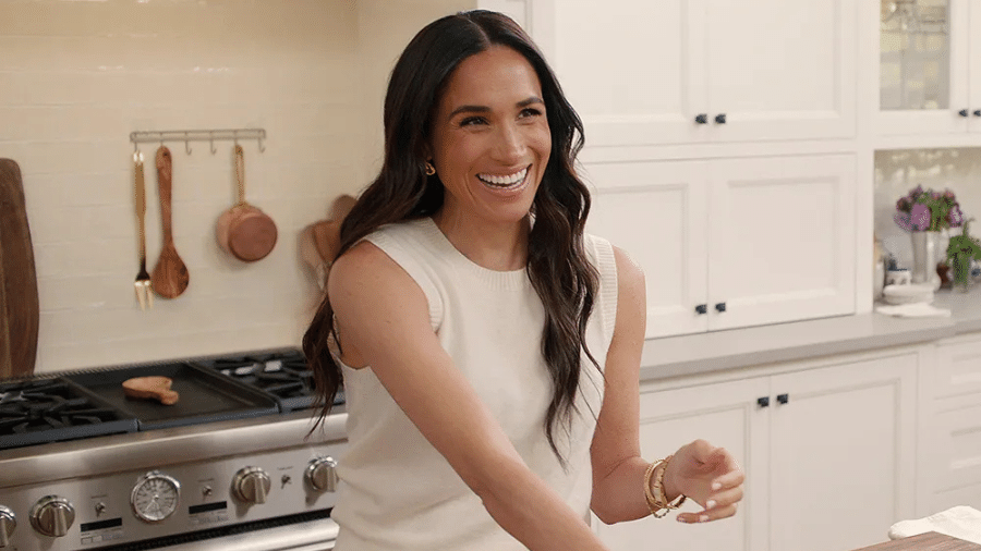 Meghan Markle mostra dotes culinários em série da Netflix, que teria sido recusada por Dolly Parton Meghan Markle mostra dotes culinários em série da Netflix, que teria sido recusada por Dolly Parton