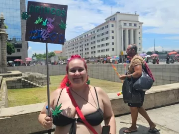 'Finge que não acontece': pré-Carnaval ganha 'força do povo' no Rio