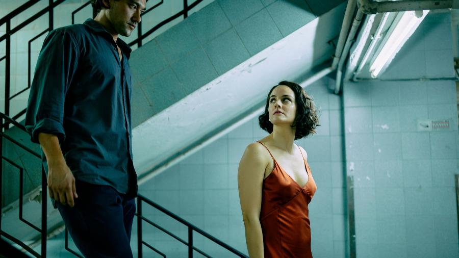Will Sharpe e Noémie Merlant em cena de 'Emmanuelle' Will Sharpe e Noémie Merlant em cena de 'Emmanuelle'