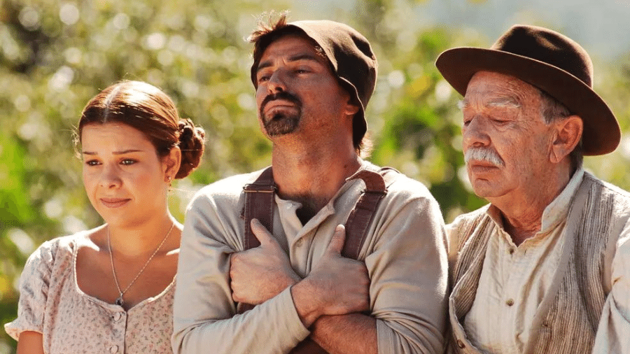 Mirna (Fernanda Souza), Crispim (Emilio Orciollo Netto) e Bernardo (Emiliano Queiroz) em 'Alma Gêmea'