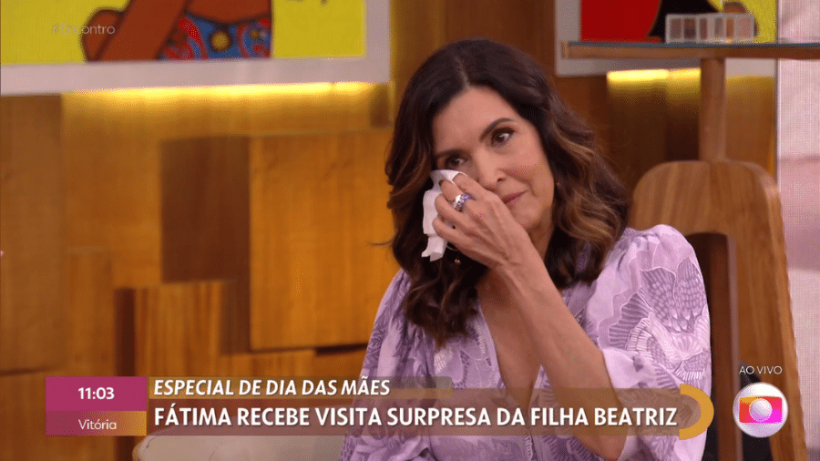 Fátima Bernardes ficou emocionada com a visita surpresa da filha Beatriz no "Encontro" (TV Globo) - Reprodução/TV Globo