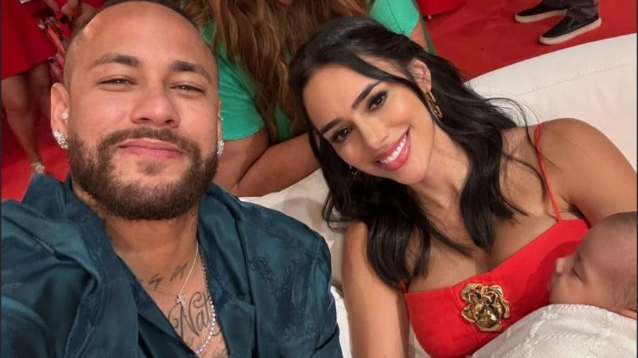 Neymar, Bruna Biancardi e Mavie estão juntos em Mangaratiba