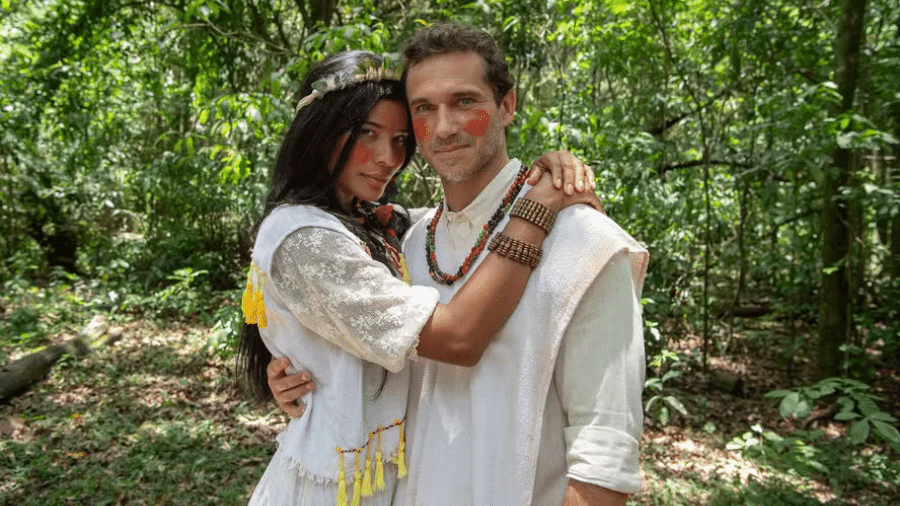 Vinícius (Paulo Rocha) e Iraê (Suyane Moreira) em 'Terra e paixão'