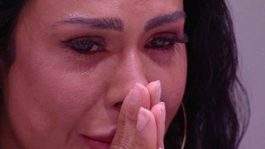 BBB 25: Gracyanne cai no choro BBB 25: Gracyanne cai no choro