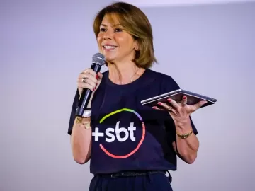 'Olho pro Silvio e não acredito que sou filha dele', diz Daniela Beyruti