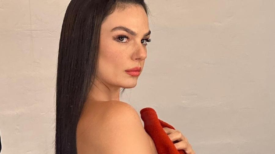 Isis Valverde aparece de topless - Reprodução/Instagram