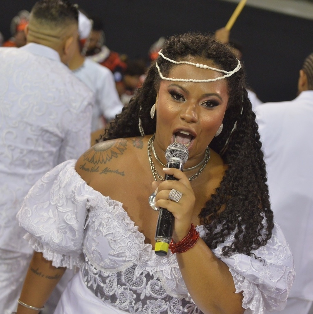 Intérprete da elite do Carnaval de SP quer 'mais mulheres' cantando