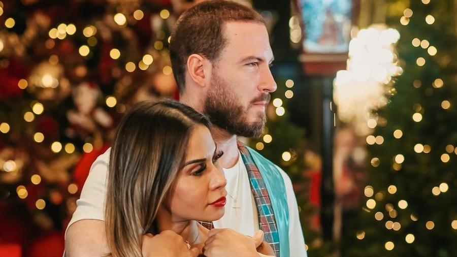 Maíra Cardi e Thiago Nigro fazem casamento civil