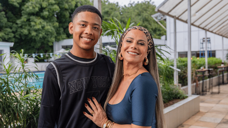 Nando (João Gabriel D?Aleluia) e Rosana (Viviane Araújo) em 'Volta por Cima'