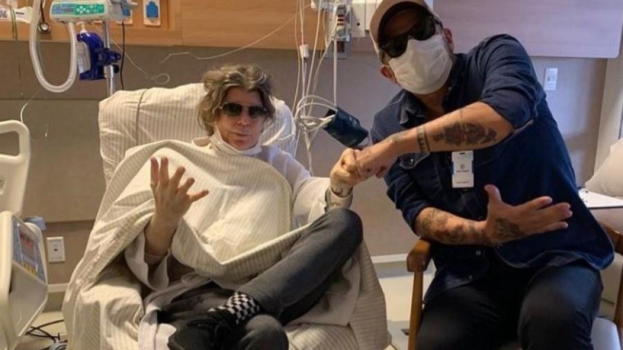 Branco Mello recebe visita de Sérgio Britto enquanto se recupera no hospital - Reprodução/Instagram