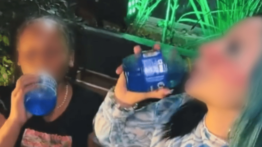 A influenciadora adolescente viralizou com um vídeo em que oferece bebida alcoólica a uma criança - Reprodução/Twitter