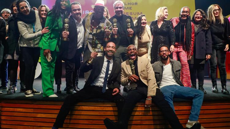 Equipe de "Mussum, o filmis", que levou seis prêmios no Festival de Gramado 2023