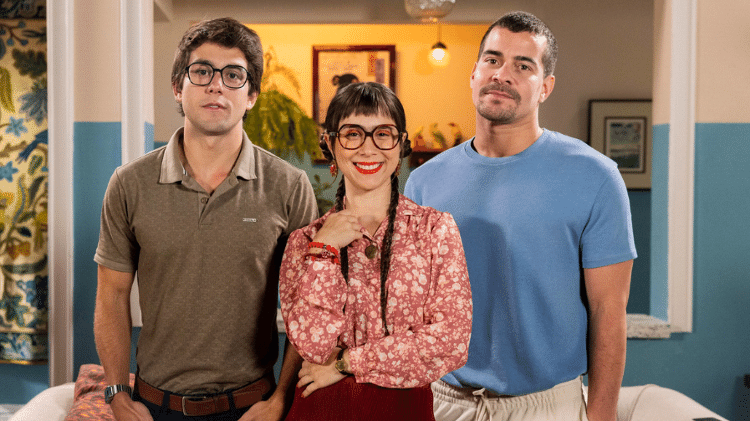 Guto (Daniel Rangel), Lupita (Daphne Bozaski) e Júpiter (Thiago Martins) em 'Família É Tudo'