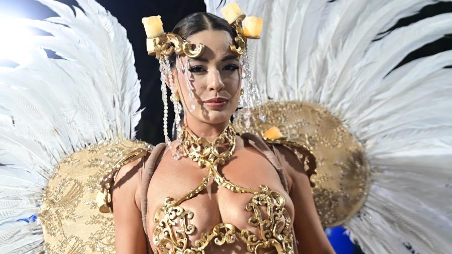 Beatriz Reis, a Bia do Brás, desfila pelo Salgueiro