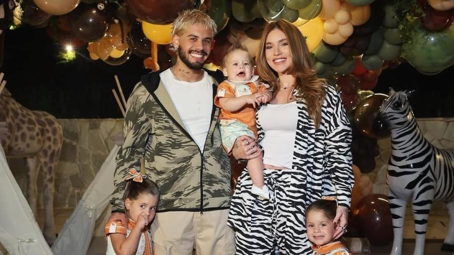 Virginia Fonseca e Zé Felipe com os três filhos no 'mesversário' de José Leonardo Virginia Fonseca e Zé Felipe com os três filhos no 'mesversário' de José Leonardo