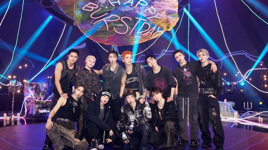Seventeen nos bastidores da performance de "THUNDER" Seventeen nos bastidores da performance de "THUNDER"