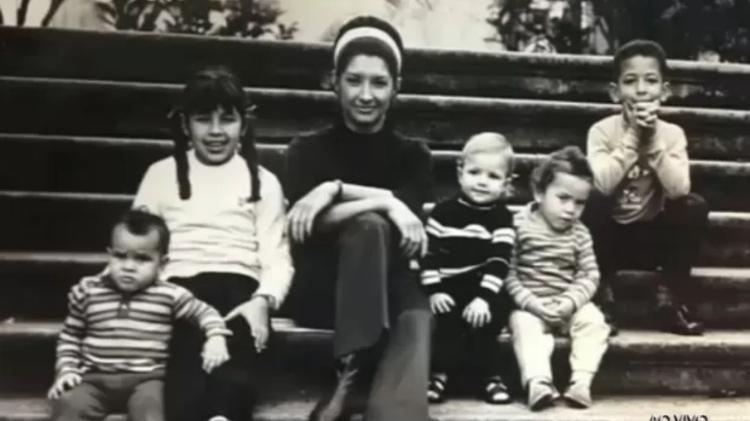 A atriz Ana Rosa com os filhos A atriz Ana Rosa com os filhos