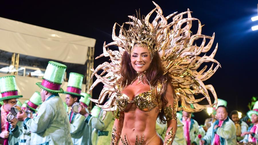 Juju Salimeni desfile da Barroca Zona Sul no Sambodromo do Anhembi em São Paulo