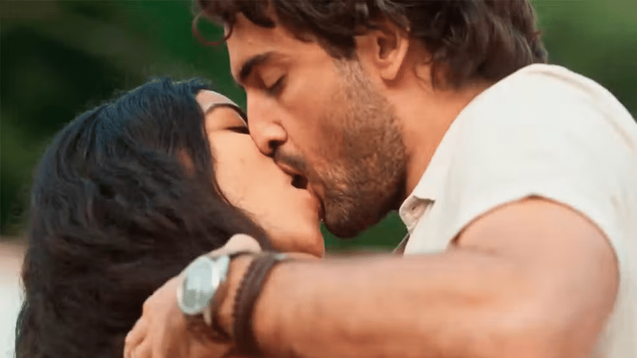 Quinota (Larissa Bocchino) e Artur (Túlio Starling) em "No Rancho Fundo" - Reprodução/Globo