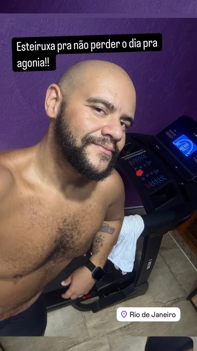 Gominho sem camisa Gominho sem camisa