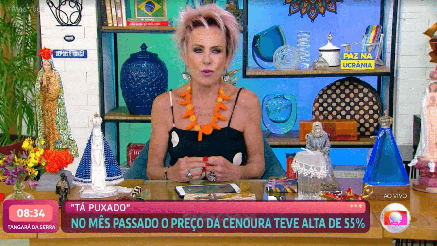 Ana Maria Braga usou colar de cenoura para comentar o preço do vegetal - Reprodução/TV Globo