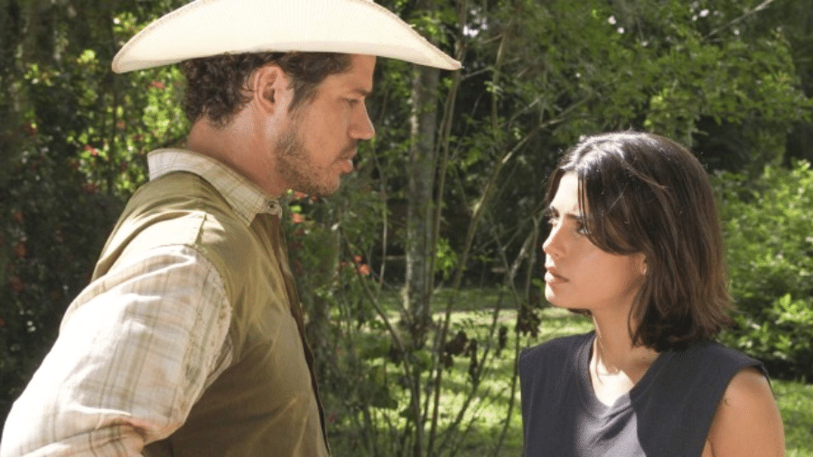 Tadeu (José Loreto) e Guta (Julia Dalavia) vão transar em "Pantanal" (TV Globo) - Reprodução/TV Globo