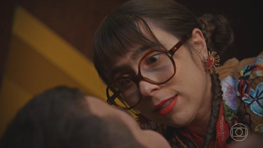 Lupita (Daphne Bozaski) em "Família É Tudo" - Reprodução/Globo