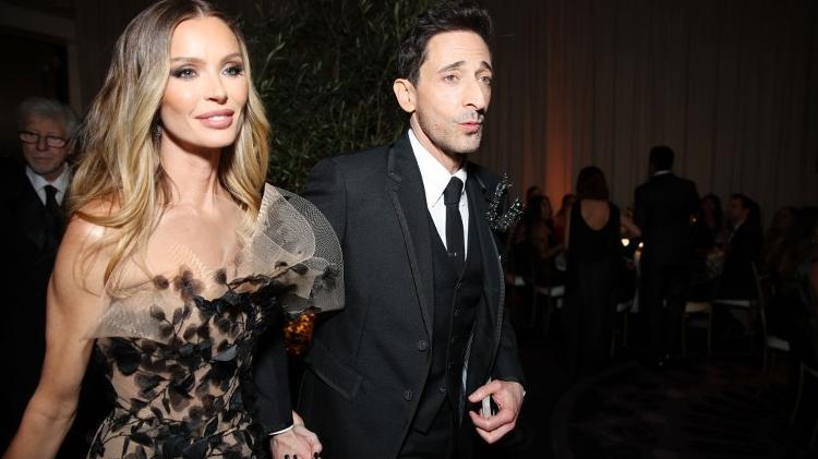 Adrien Brody e a namorada, Georgina Chapman, que foi casada por 14 anos com Harvey Weinstein, preso após ser um dos alvos do movimento MeToo