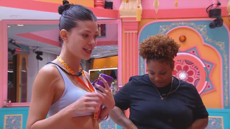Vitória Strada e Camilla criaram 'triângulo amoroso de mentirinha' no BBB 25 Vitória Strada e Camilla criaram 'triângulo amoroso de mentirinha' no BBB 25