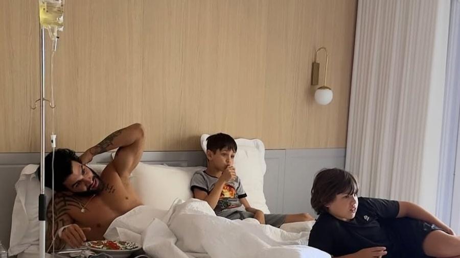 Gusttavo Lima apareceu tomando medicação após cancelar show em Pernambuco
