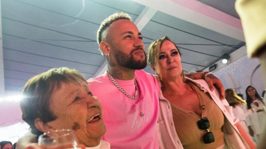 Neymar ao lado da avó, dona Berê, e da mãe, Nadine Gonçalves - Reprodução/Instagram