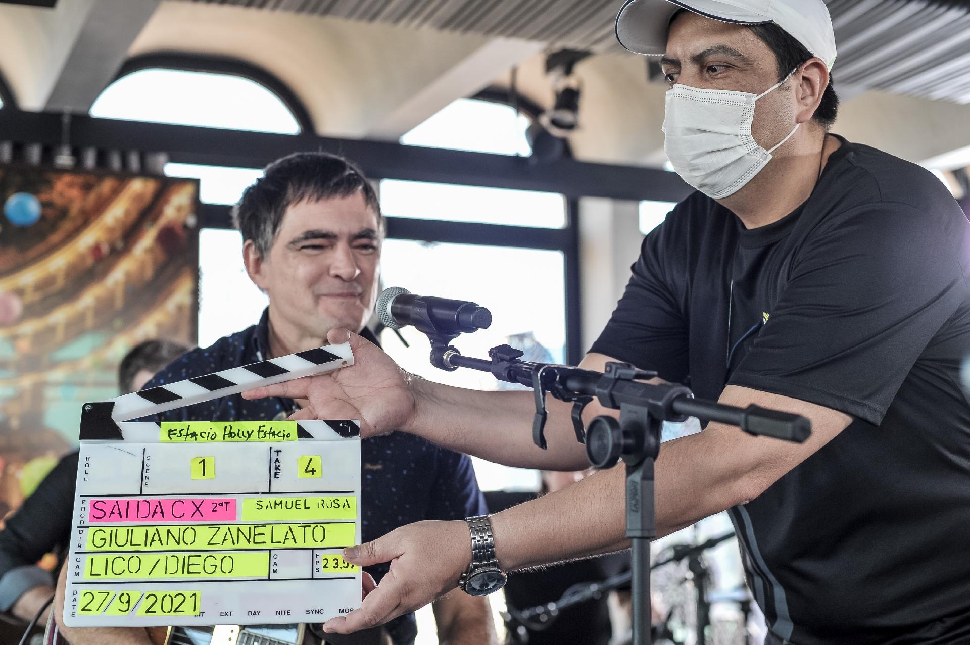 Samuel Rosa nos bastidores do 'Sai da Caixa', de Tiago Abravanel - Reinaldo Canato/UOL