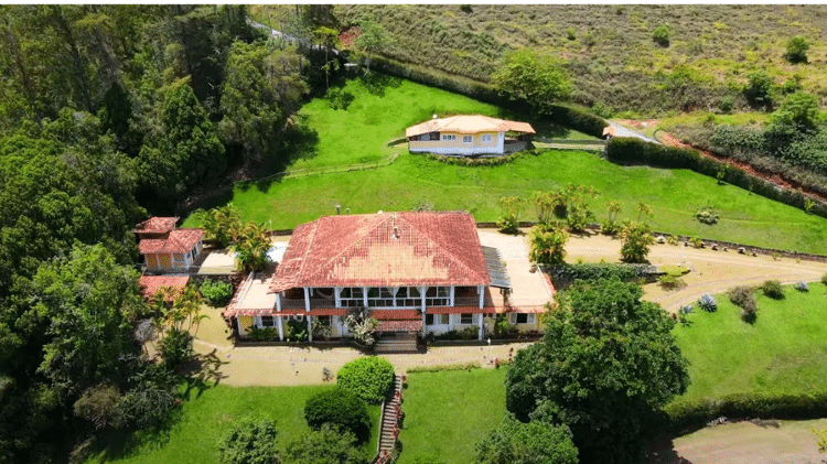 Casa de Cid Moreira à venda