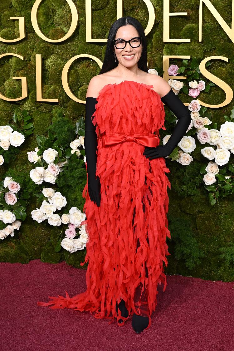 Ali Wong no tapete vermelho do Globo de Ouro 2025