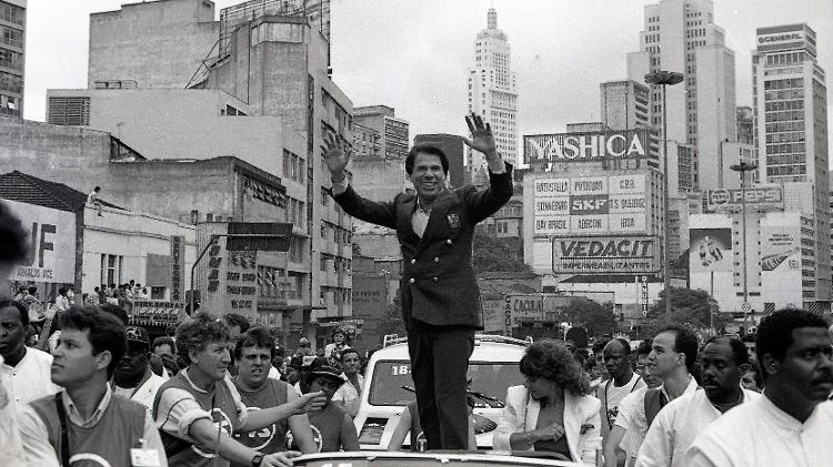 O apresentador Silvio Santos durante a desfila da parada dia das crianças, em 1988